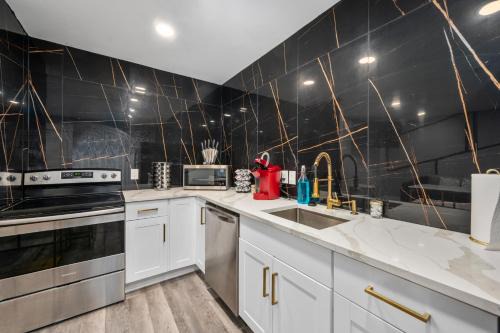 Houston Heights Apartment | Charming 1BR Heights Apt with Pool and Free Park