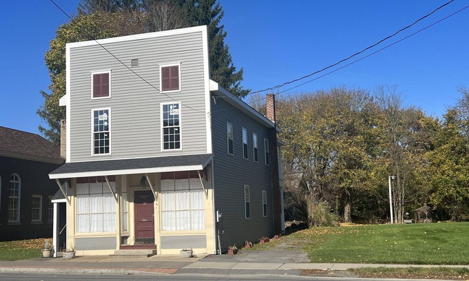 Milford Apartment | Charming 1st floor apt. in Milford, under 5 minutes to Dreams Park