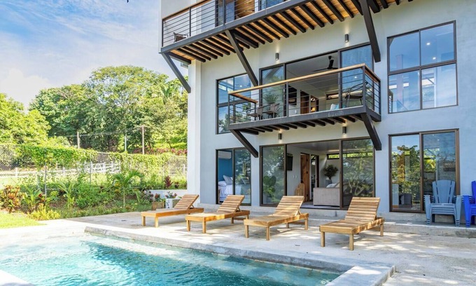 Canton Nandayure Apartment | Charming 1st Floor Villa in Serene Camaronal
