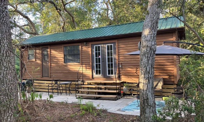 White Springs Cabin | Charming 2-2 cabin in White Springs on the Suwannee River and Florida trail.