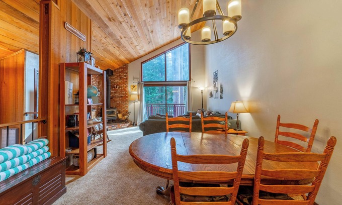 Mammoth Lakes House | Charming 2/2 Tucked in the Trees; Hottub & Parking
