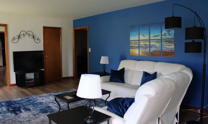 Morristown House | Charming 2-3 bedroom mid-century house in marvelous Morristown with AC, WiFi