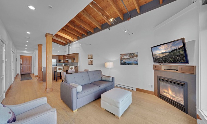 Ganges Condo | Charming 2-bdrm condo on marvelous Salt Spring Island - Dog Friendly! - Unit 102