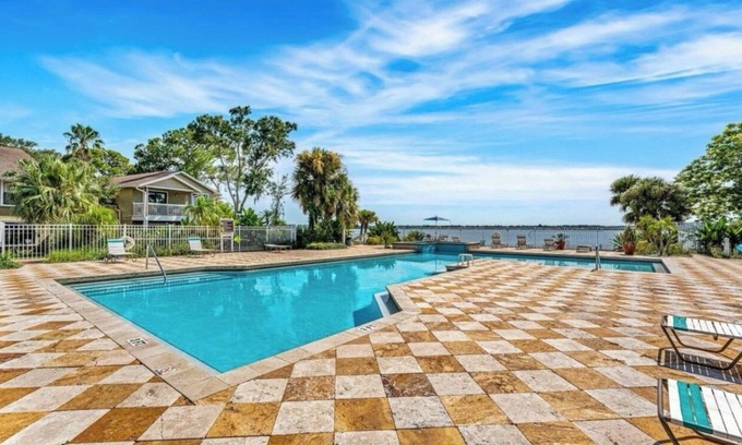 Merritt Island Condo | Charming 2-bd, 2-bath condo in gated community, min 3 month stay