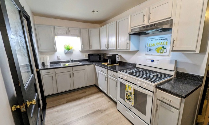 El Dorado Springs House | Charming 2-bedroom house with WiFi near downtown El Dorado Springs, Mo.