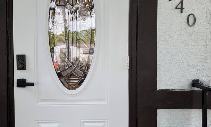 North Miami Beach House | Charming 2-bedroom house in Pleasant North Miami Beach with AC