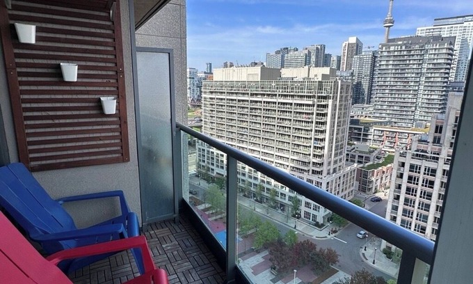 Fort York Condo | Charming 2 Bed/2 Bath condo + office. Close to everything in Downtownn