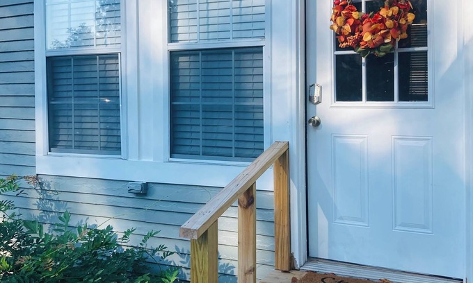 Jonesboro House | Charming 2 bed 2 bath urban cottage near Historic Downtown Jonesboro