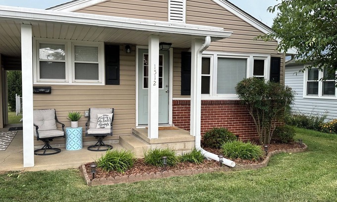 Kingsport House | Charming 2 Bed/2 Bath Retreat on Warpath Drive - Your Perfect Home Awaits!