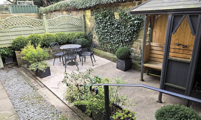 Shepley Cottage | Charming 2 Bed Cottage, Enclosed Garden & Courtyard Nr Holmfirth, Holme Valley