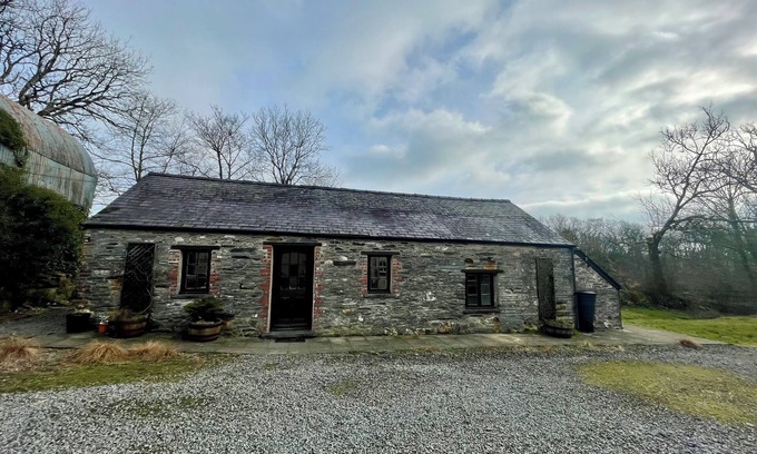 Whitland Cottage | Charming 2 bed cottage in rural Wales, perfect for all the family.