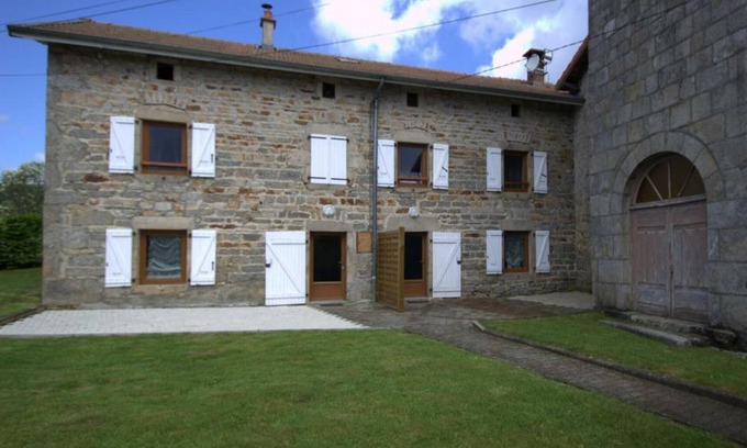 La Chambonie Cottage | Charming 2-Bed Gite with Fireplace, Garden & Nearby Winter Activities