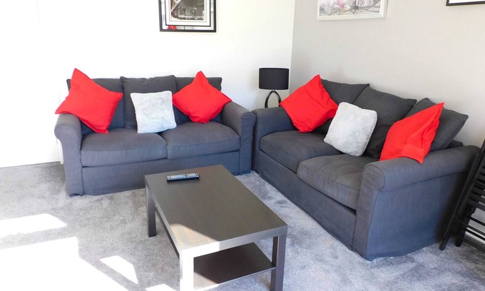 Crosslee House | Charming 2 bed house, Perfect base for sightseeing