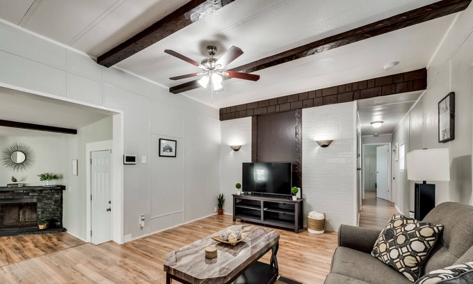 Pelican Bay House | Charming 2 Bed MH! Close To Eagle Mountain Lake!