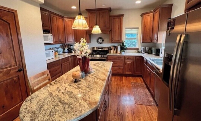 Mountain Shadows House | Charming 2-bedroom house in Colorado Springs with WiFi and AC