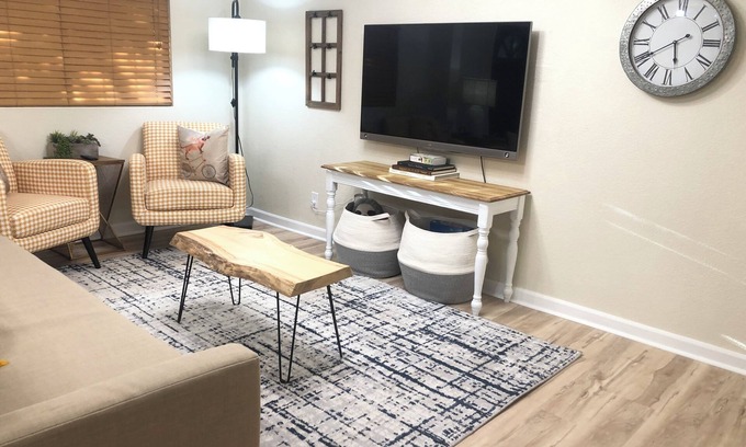 Central Colorado Springs House | Charming 2-bedroom duplex in delightful Colorado Springs with WiFi