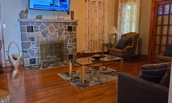 East Stroudsburg House | Charming 2-bedroom house with AC, WiFi in fantastic East Stroudsburg