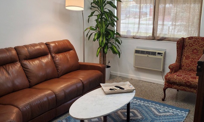 North Lauderdale House | Charming 2-bedroom house in North Lauderdale 20 minutes from beaches