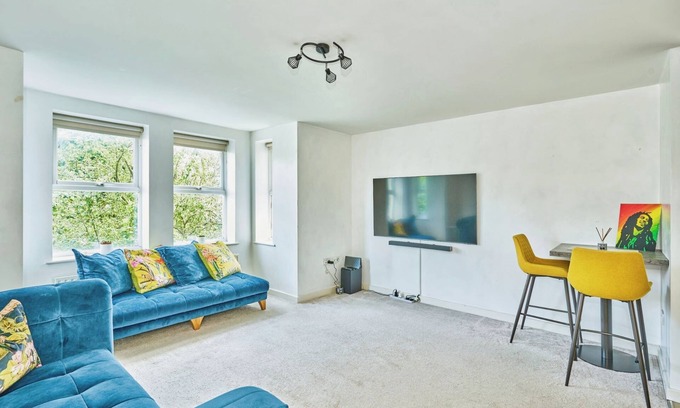 Croham Apartment | Charming 2-Bedroom Flat in South Croydon
