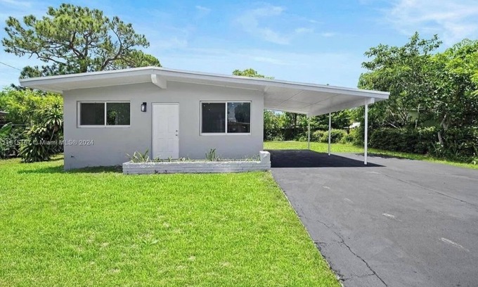 Fort Lauderdale House | Charming 2-bedroom house in beautiful Fort Lauderdale with AC, WiFi