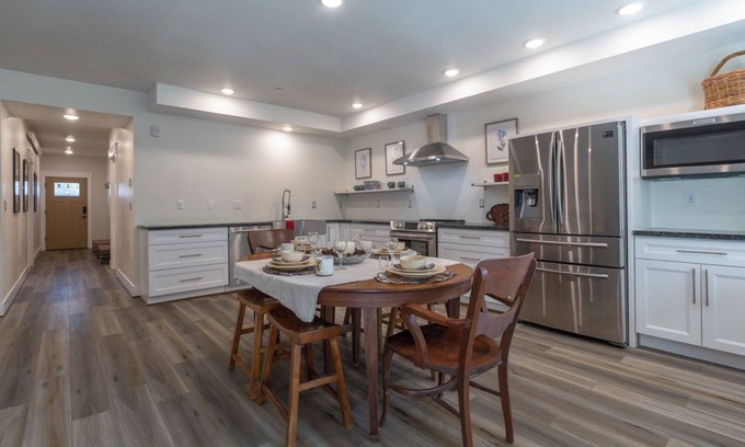 Government Camp Condo | Charming 2-bedroom condo with WiFi, AC in brilliant Government Camp