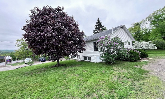 North Jay Apartment | Charming 2-bedroom apartment in enchanting Livermore Falls with WiFi