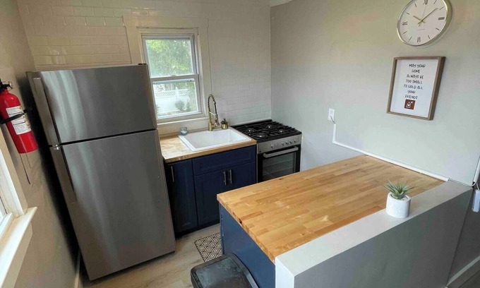 Seaside Heights Cottage | Charming 2-bedroom cottage and courtyard with WiFi, AC in Seaside Heights