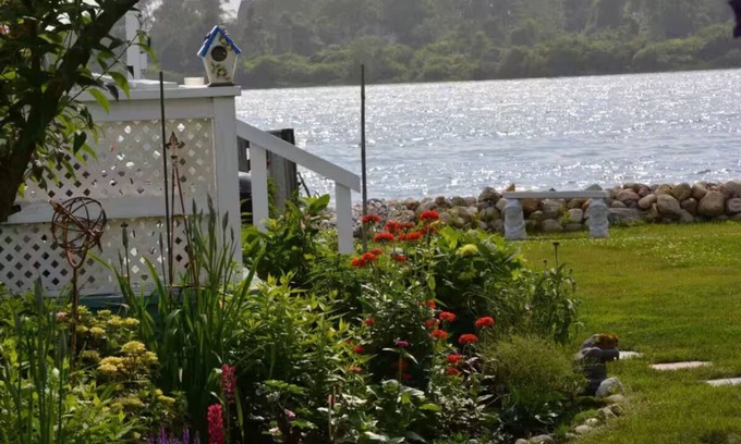 Snug Harbor Cottage | Charming 2-bedroom cottage in wonderful East Matunuck State Beach RI, Waterfront
