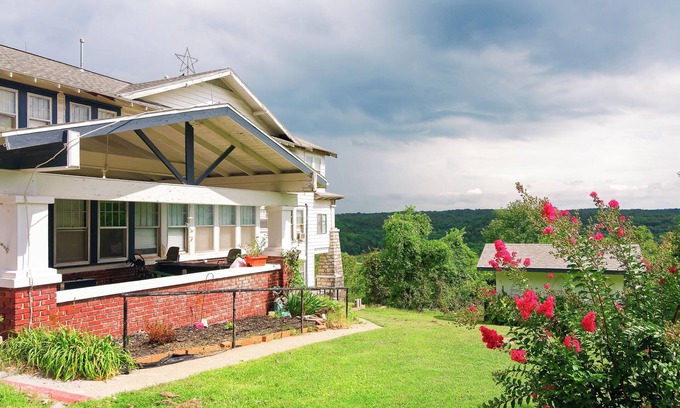 Sulphur Springs Bed & Breakfast | Charming 2-bedroom B&B with WiFi, AC in serene Sulphur Springs