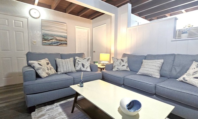 Riviera Beach Apartment | Charming 2-bedroom apt with WiFi, AC in West Palm Beach Next to the Marina/Beach
