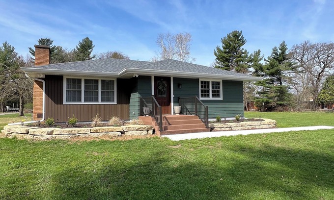 Wisconsin Dells Cottage | Charming 2 bedroom 1 bath cottage in Wisconsin Dells