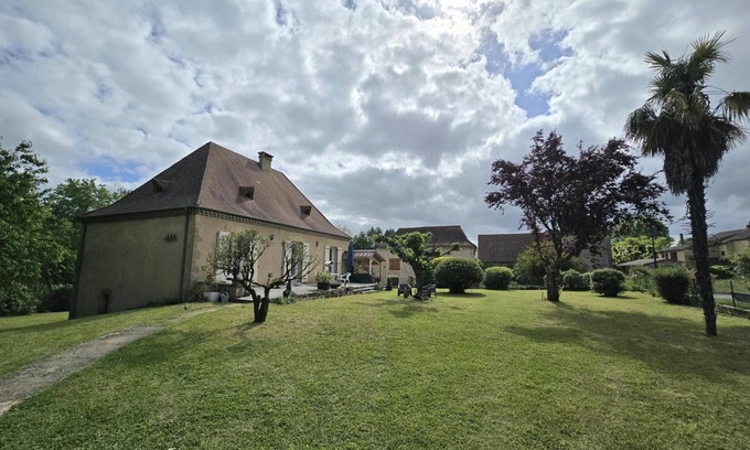 Saint-Chamassy Cottage | Charming 2-Bedroom House with Garden, Terrace, Baby Equipment, Near Historical Sights