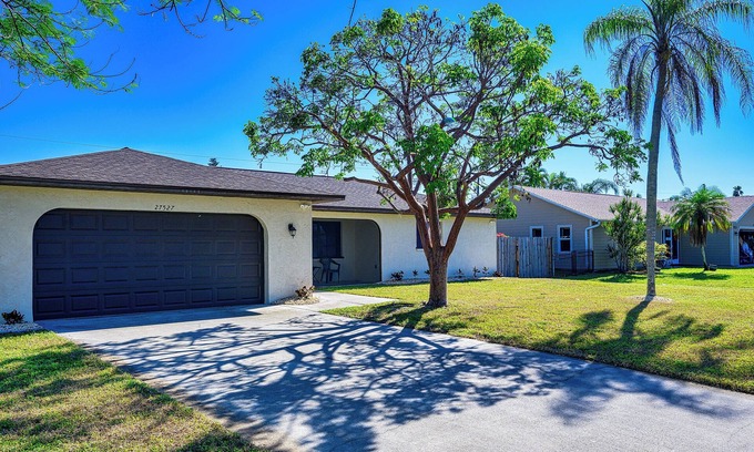Bonita Springs House | Charming 2 bedroom cottage in the heart of wonderful Bonita Springs Florida