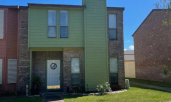 Flour Bluff House | Charming 2-bedroom townhome with office space & WiFi in welcoming Corpus Christi