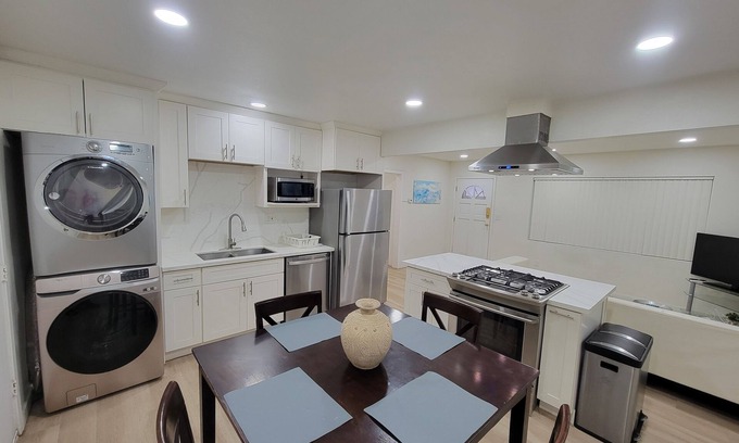 San Bernardino House | Charming 2-bedroom house with AC, WiFi in a great San Bernardino neighborhood