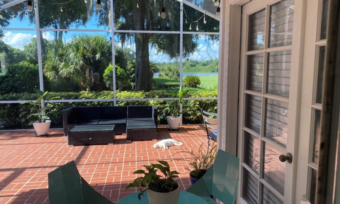 Winter Springs House | Charming 2-bedroom house with AC, WiFi in welcoming Winter Springs