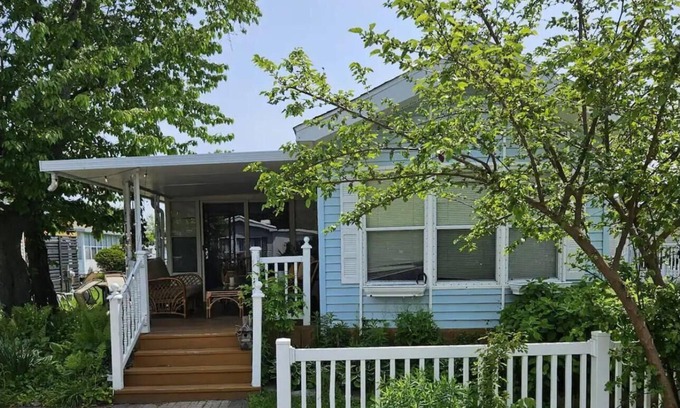 Sherkston Cabin | Charming 2-bedroom cabin with WiFi and AC in delightful Port Colborne
