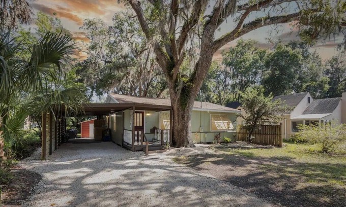 Crystal River House | Charming 2-bedroom house in gorgeous Crystal River with WiFi, AC