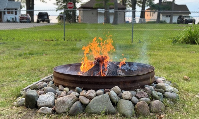 Houghton Lake House | Charming 2-bedroom house with WiFi and AC in delightful Houghton Lake