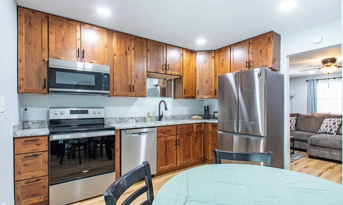 North Liberty House | Charming 2-bedroom house freshly renovated in beautiful North Liberty