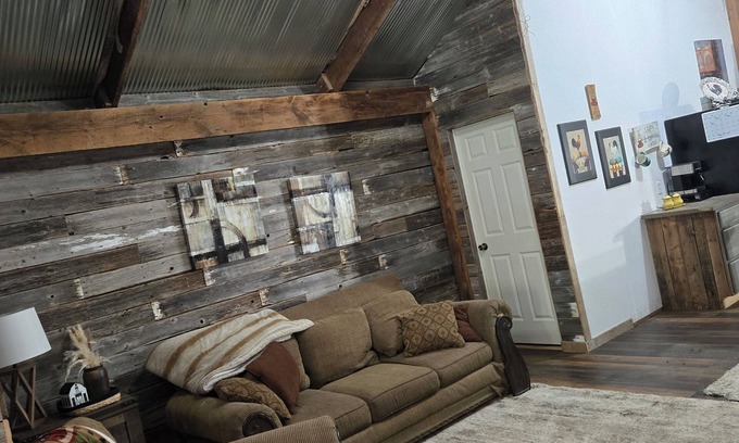 Michael House | Charming 2-bedroom barnloft on hobby farm in Pleasant Hill pittsfield area