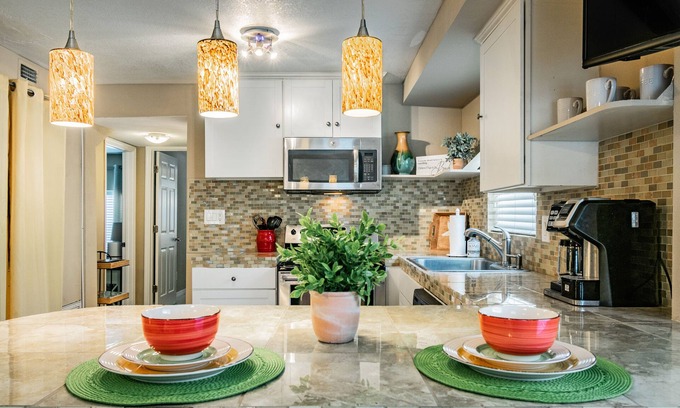 La Vista Apartment | Charming 2 bedroom, 2 bath close to beach