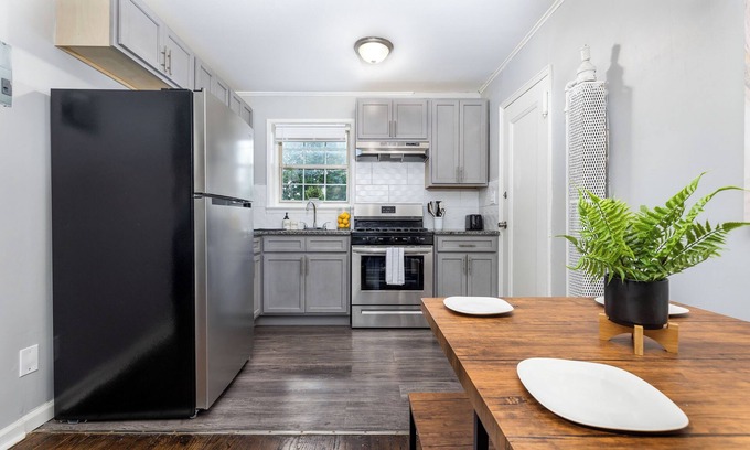 Newington Apartment | Charming 2-bedroom apartment with WiFi, AC in pleasant West Hartford