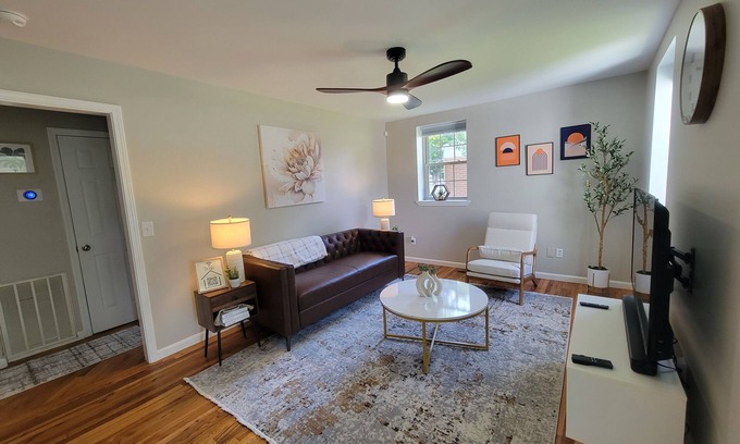 Columbia House | Charming 2-Bedroom, 1-Bath bungalow