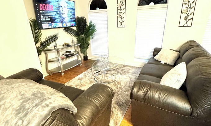 Crosstown Apartment | Charming 2-bedroom 1 bath apartment , WiFi in delightful downtown Memphis