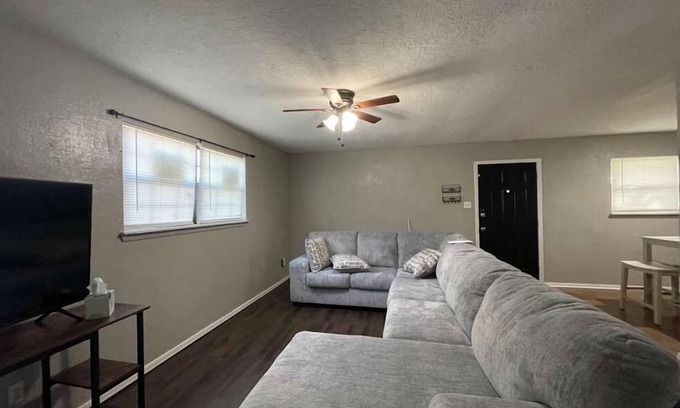 Lawton Apartment | Charming 2-Bedroom, 1-Bath Home Close to Downtown