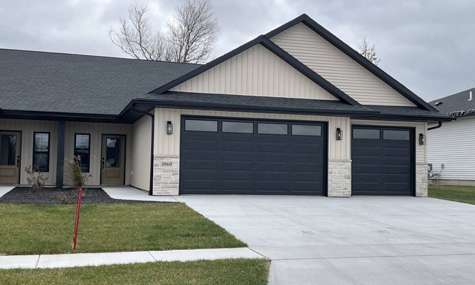 Ely House | Charming 2-bedroom 2 bath townhome with WiFi, AC in peaceful Ely