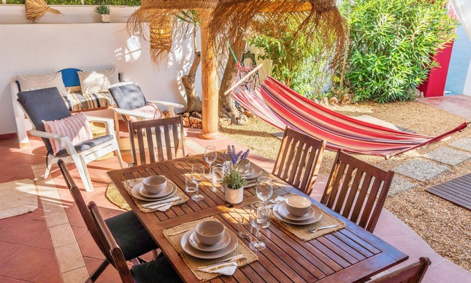Santa Luzia Apartment | Charming 2-bedroom apartment in fantastic Santa Luzia with WiFi, AC