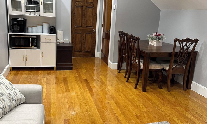 Manchester Apartment | Charming 2-bedroom apartment in brilliant Manchester with AC, WiFi