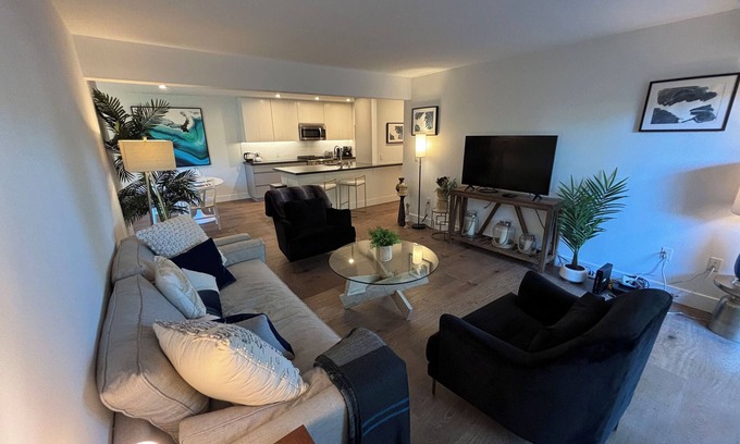 Sharon Heights Apartment | Charming 2-bedroom apartment in serene Menlo Park with WiFi, AC